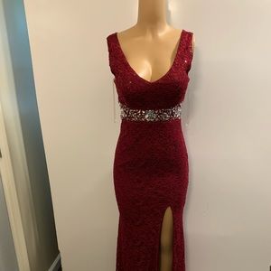 Women junior burgundy lace sequins V neck bodycon mermaid maxi dress size (S)